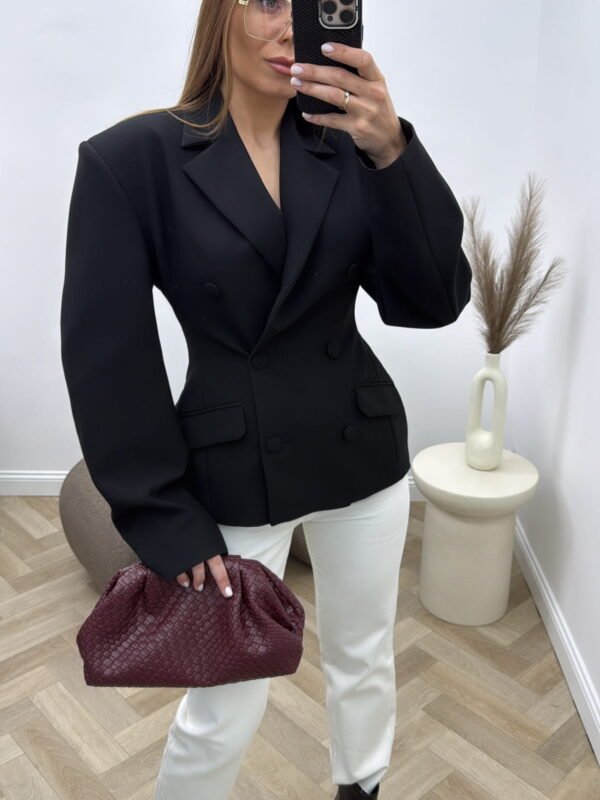 juodas klasikinis svarkas