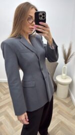 Pilkas įliemenuotas švarkas