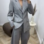 Pilkas Lumina kostiumas