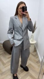 Pilkas Lumina kostiumas