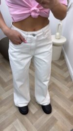 Balti džinsai rudomis siūlėmis - Image 2