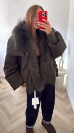 Pūkinė striukė khaki